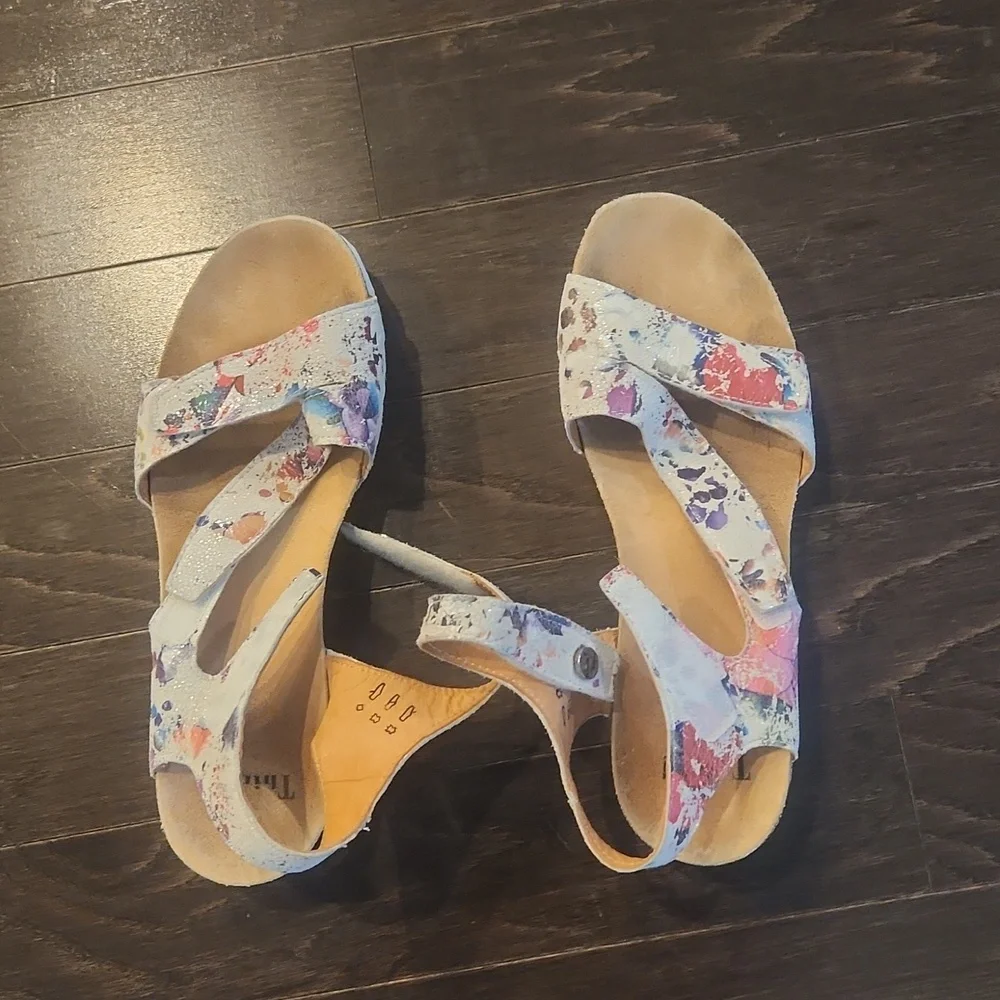 Think! Womens Hook And Loop Sandals White Floral - Picture 2 of 7